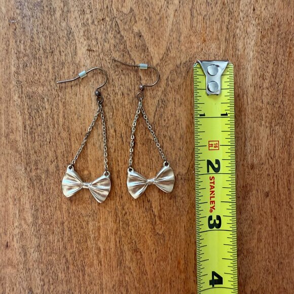 Adorable Modcloth gold-tone bow dangly chain earrings - Picture 5 of 6